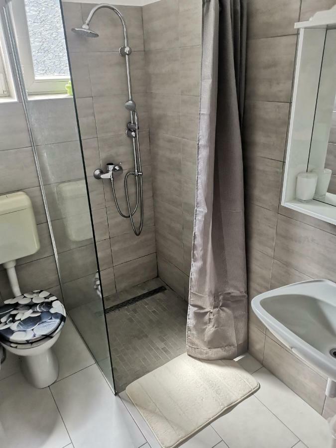 Guest House Surina App Surina'S Green Holiday Rupa 외부 사진