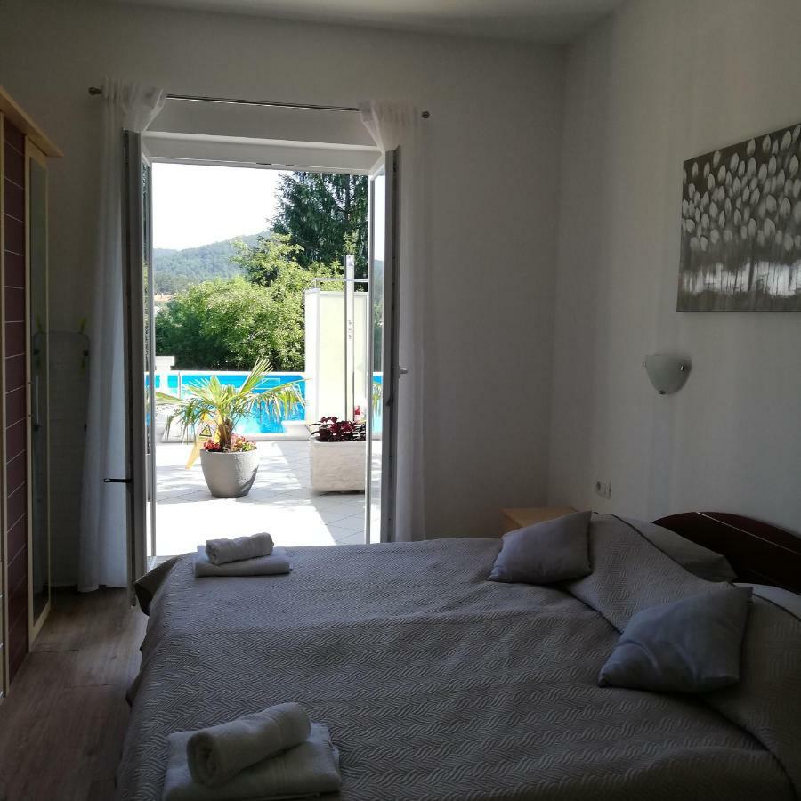Guest House Surina App Surina'S Green Holiday Rupa 객실 사진