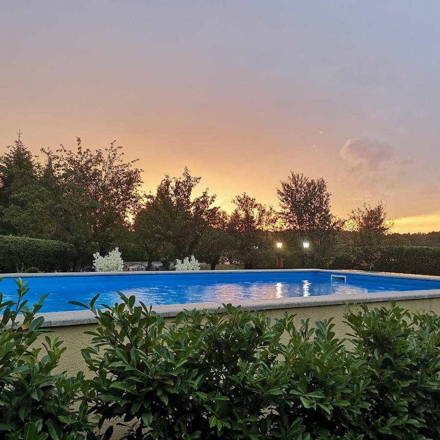 Guest House Surina App Surina'S Green Holiday Rupa 외부 사진